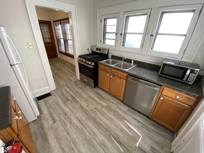 Foto del edificio - 537 E 11th St