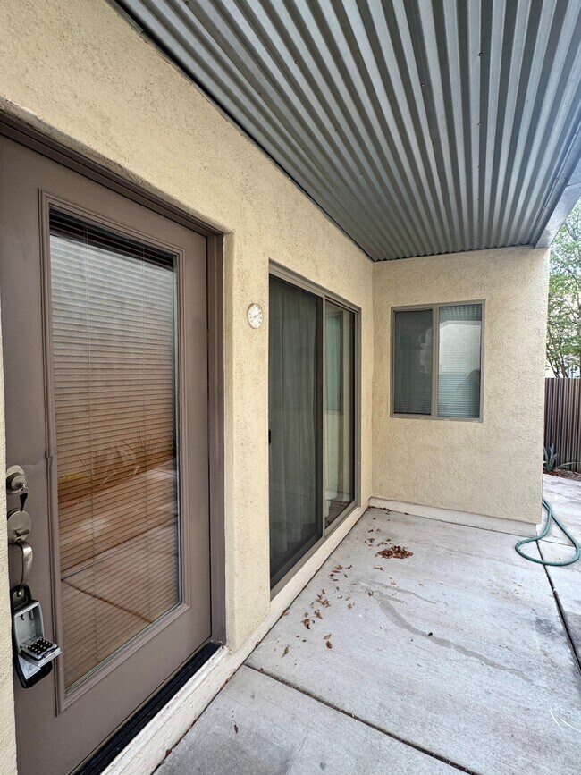 Foto del edificio - 2435 N Silver Mosaic Dr