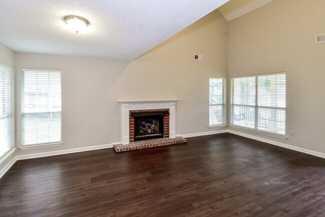 Foto del edificio - 5885 Southridge Dr