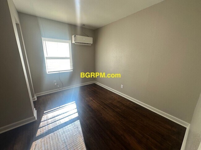 Foto del edificio - 4936-4938 Atkins Street