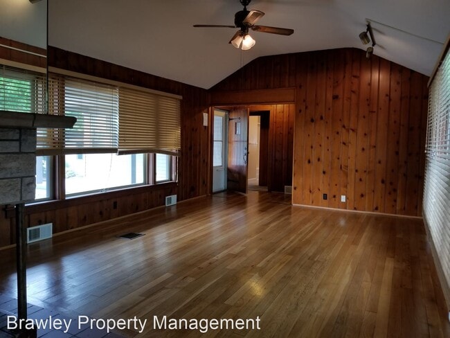 Building Photo - 3 br, 2 bath House - 1217 N. College Ave