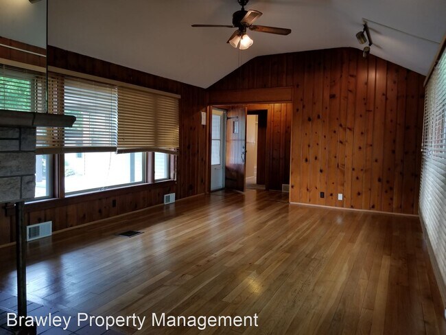 Foto del edificio - 3 br, 2 bath House - 1217 N. College Ave