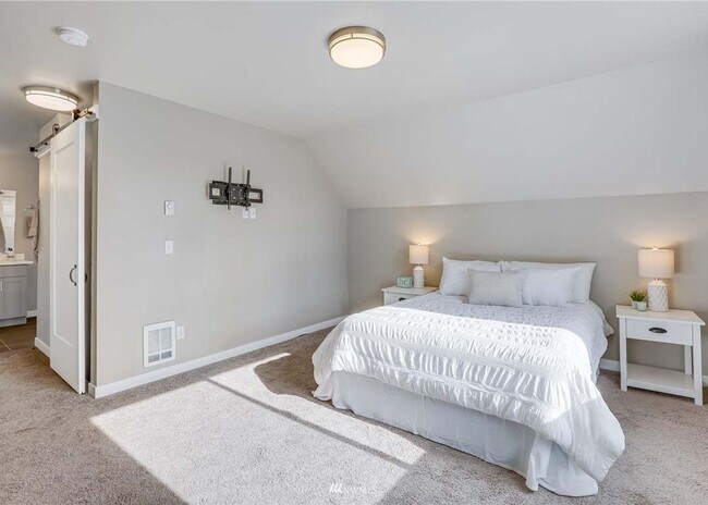 Foto del edificio - NOW AVAILABLE FOR RENT-4bd/2ba -8816 S Yakima Ave, Tacoma, WA 98444