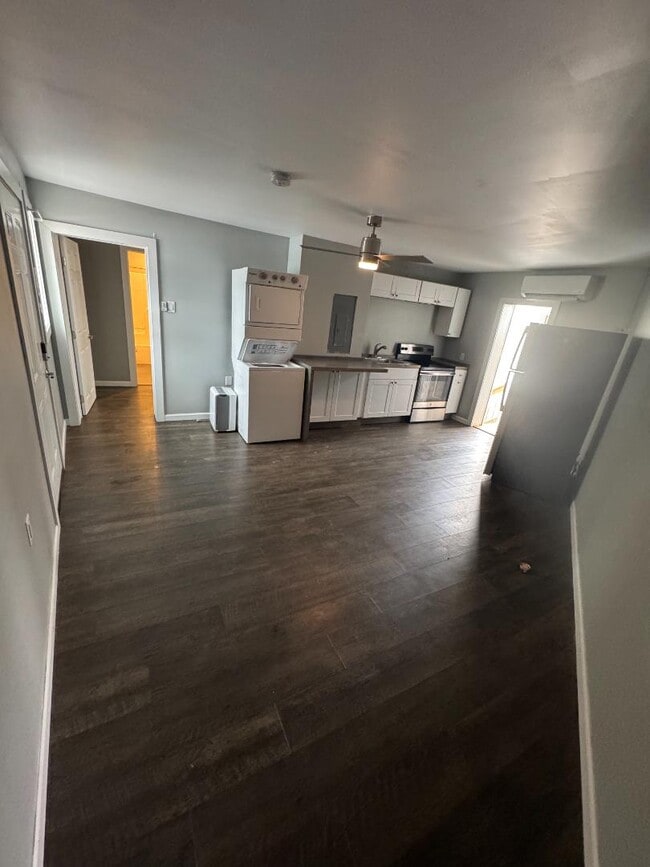 Foto del edificio - 308 Lockard Ave