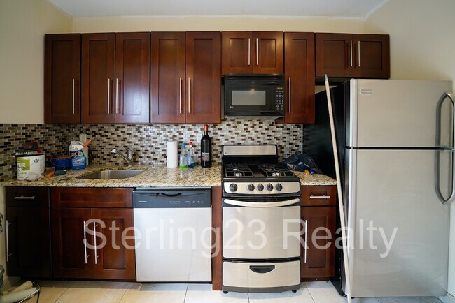 Foto del edificio - 3307 28th Ave