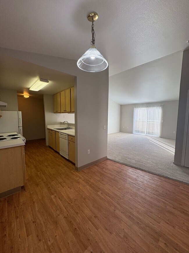 Foto del edificio - SUMMER DEALS— ?Apply same day of tour get $99 security deposit and ONE MONTH FREE