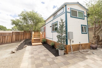 Building Photo - 526 Sunnyslope Ave