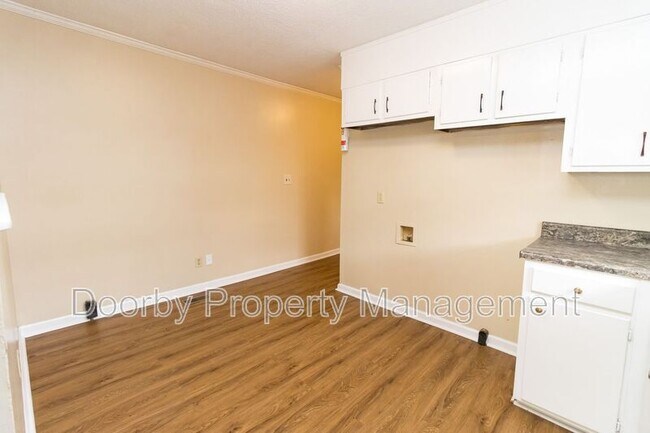 Foto del edificio - 807 Henderson Ave