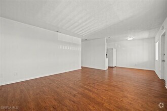Building Photo - 4603 Bayshore Dr