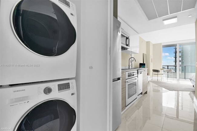 Foto del edificio - Studio, 1 bath Condo - 1300 Brickell Bay D...