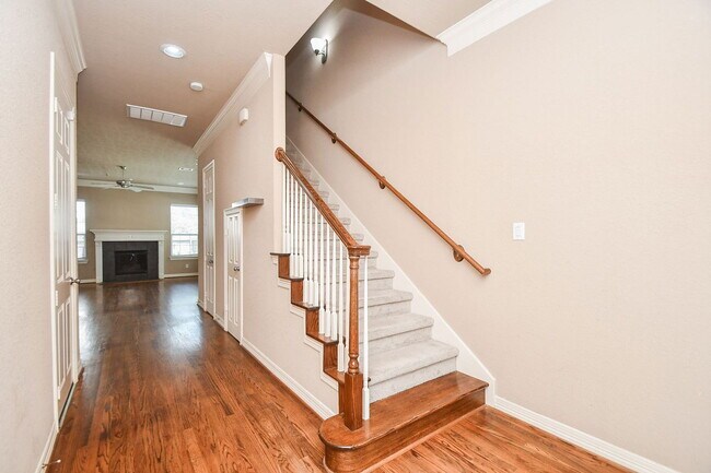 Foto del edificio - 3202 Holly Meadow Dr