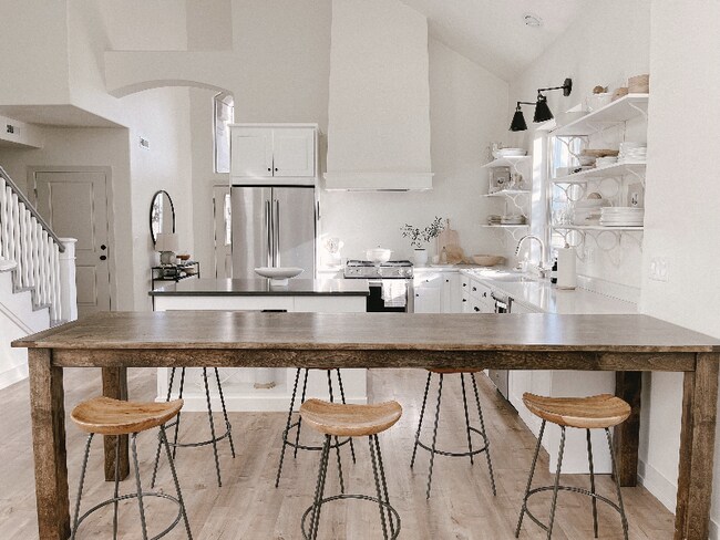 Building Photo - 731 Eagle Pass