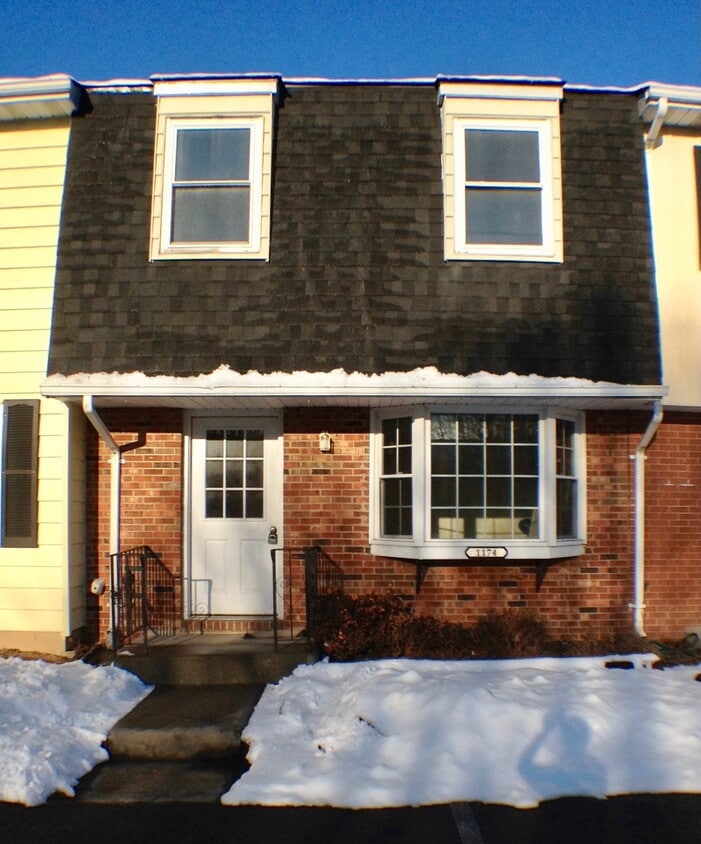 Primary Photo - 1174 Ravenwood Rd