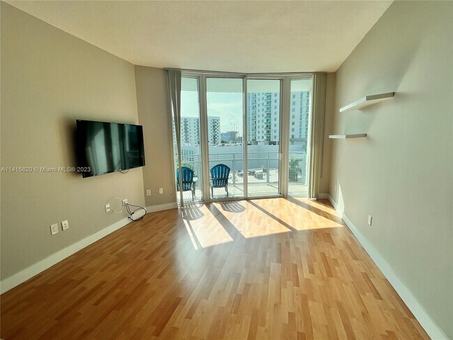 Foto del edificio - 350 NE 24th St