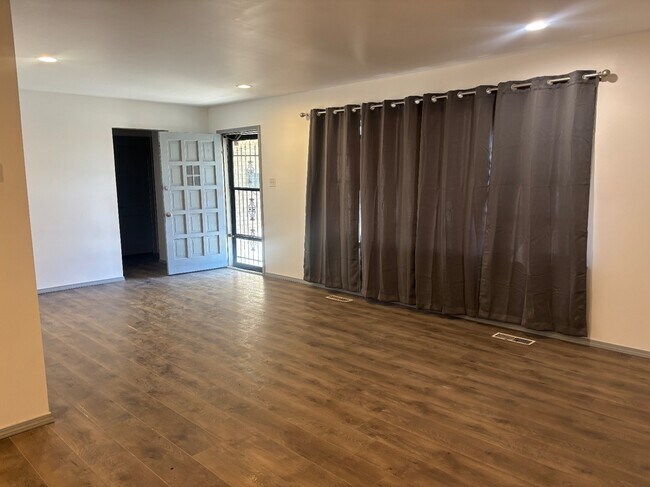 Building Photo - 1325 Circle Dr