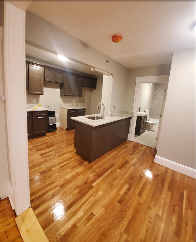 Building Photo - 59 Elm St