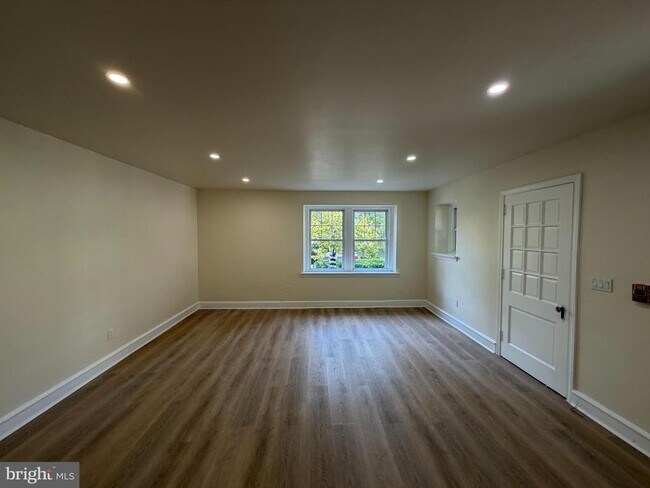 Foto del edificio - 1651 W Grange Ave