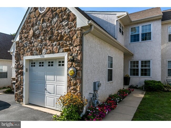Building Photo - 556 Cork Cir