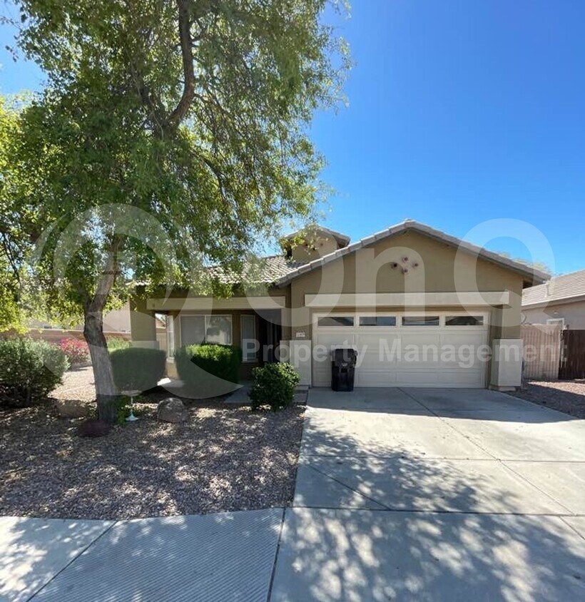Foto principal - 12409 W Jefferson St