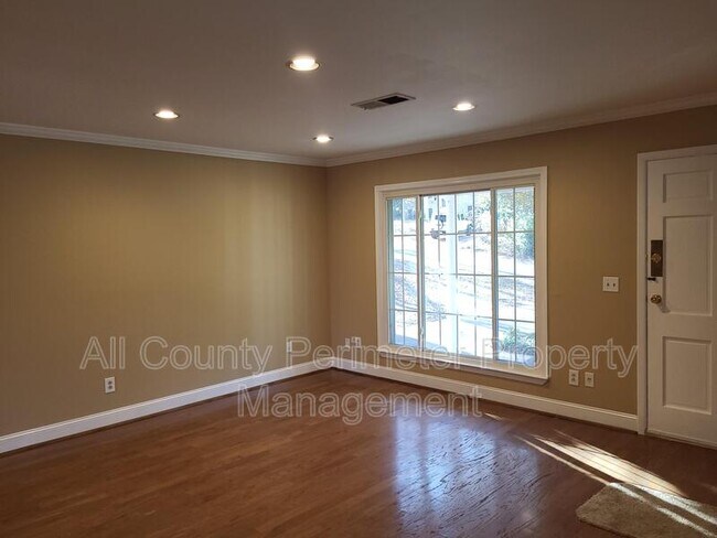 Building Photo - 2645 Rolling View Dr