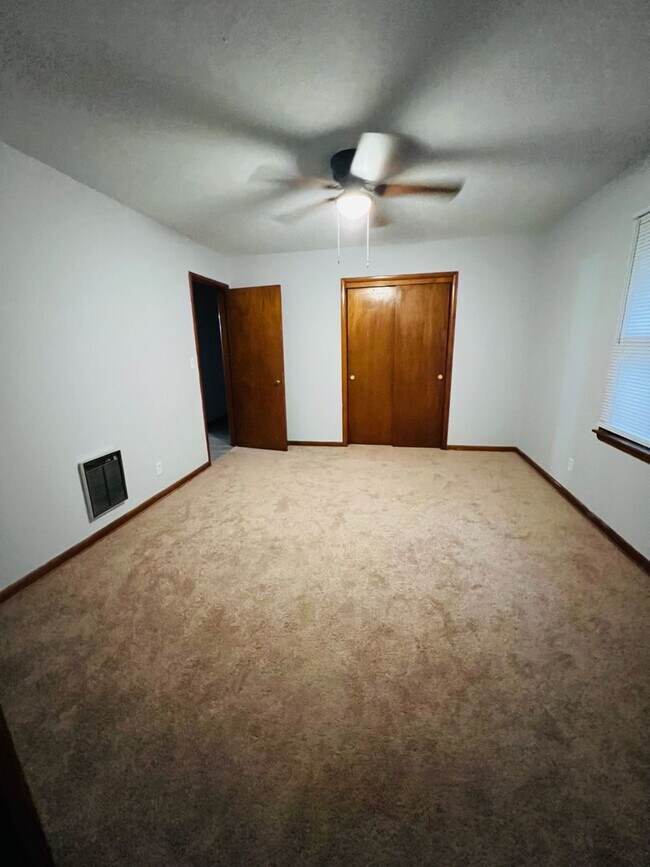 Building Photo - Country Home in Woodward!
