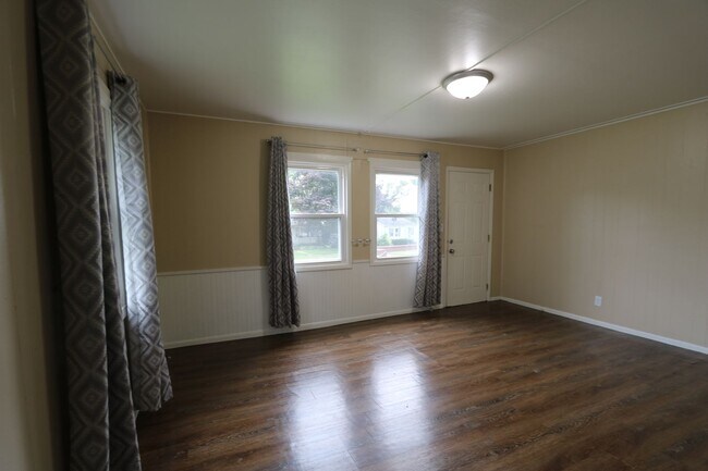 Foto del edificio - 2406-2406 Flint Hills Dr