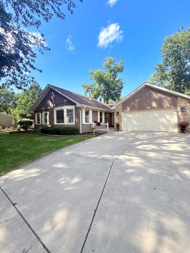 Foto del edificio - 557 Hardin Ave