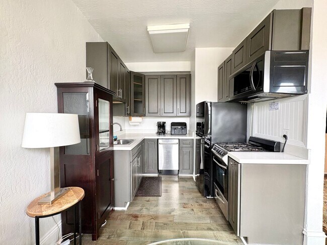 Foto del edificio - Fantastic Junior 1 bed in Cow Hollow with stunning SF skyline Views