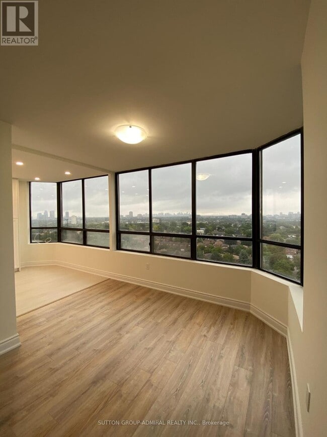 Photo du bâtiment - 7601 Bathurst St