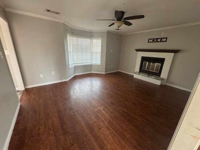 Building Photo - 3 BEDROOM  2 BATH 2 CAR GARAGE SITTING ON A CORNER LOT.  FEATURES INCLUDE: WASHER & DRYER HOOKUPS...