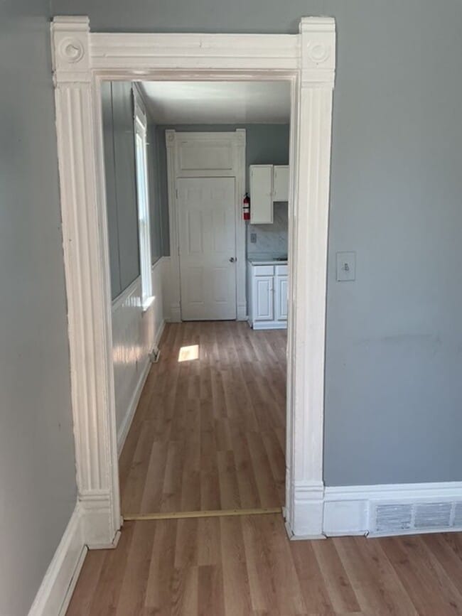 Building Photo - 3 Bedroom / 1 Bathroom House in Peoria