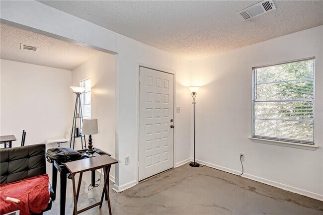 Foto del edificio - 4707 Mt Vernon Dr