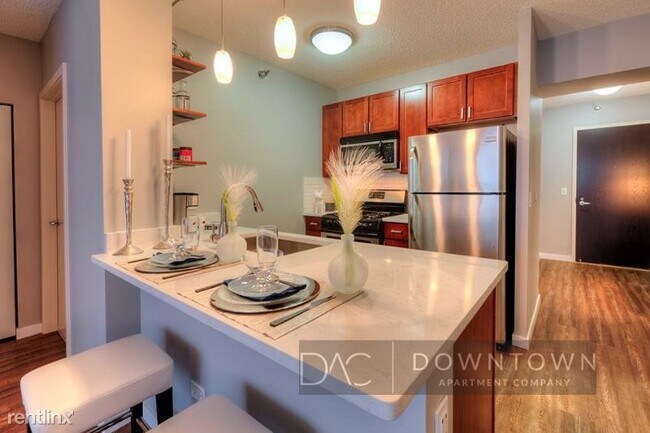 Building Photo - 1 br, 1 bath Apartment - 326 E Ohio St