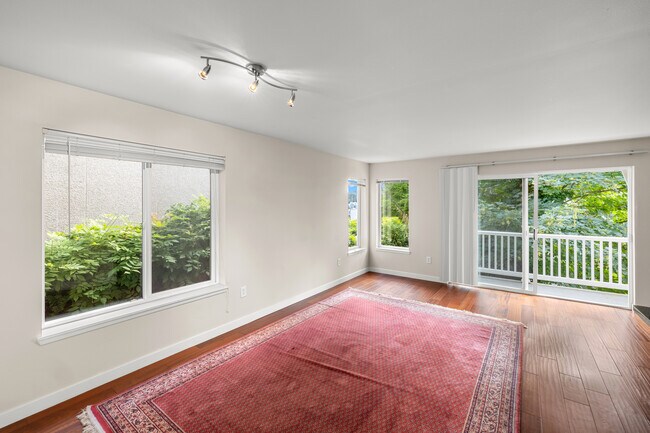 Foto del edificio - 3043 14th Ave W