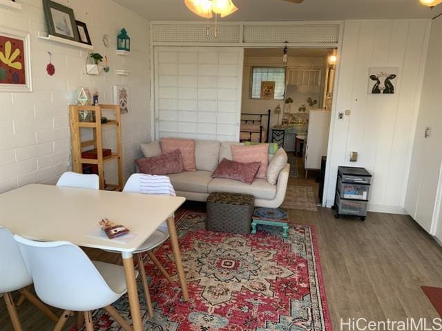 Building Photo - 1526 Thurston Ave