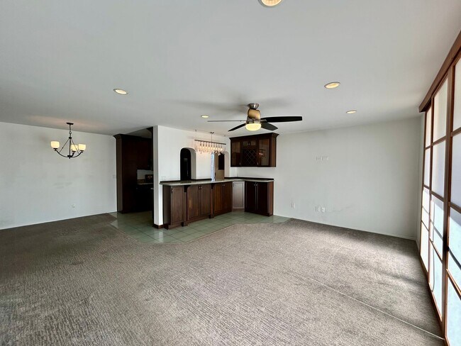 Building Photo - Prime 2 Bed, 2 Bath in La Jolla!