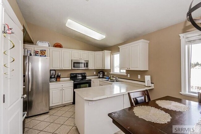 Building Photo - 3629 Pearce Dr