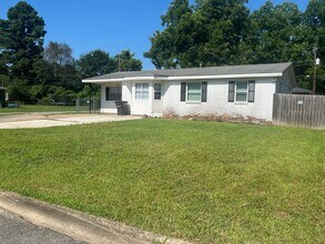 Building Photo - 813 Sorrells Dr