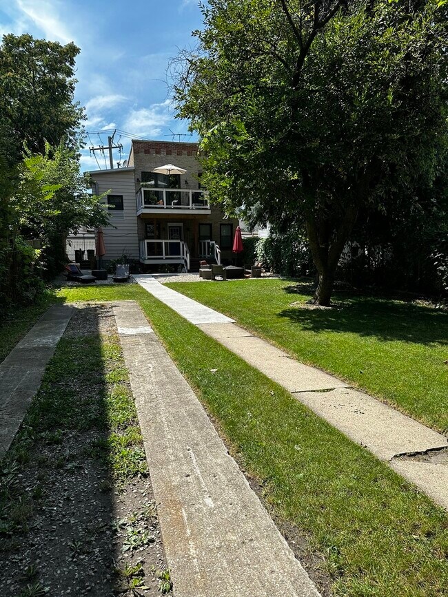 Foto del edificio - 3144 N Spaulding Ave