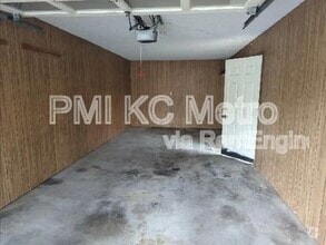 Building Photo - 1012 NE Lindsay Ave