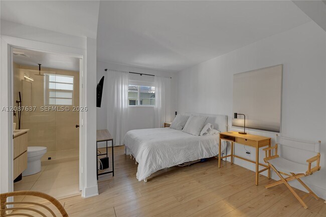Foto del edificio - 4812 Pine Tree Dr