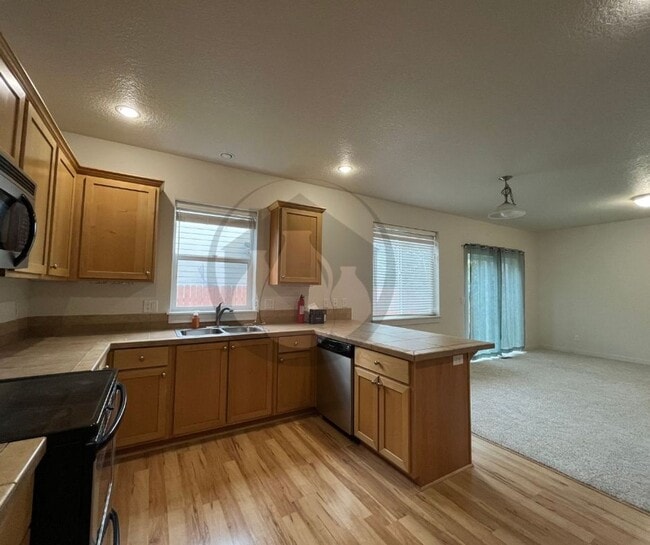 Building Photo - Keizer House-