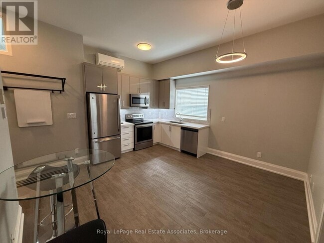 Building Photo - 2548 Eglinton Ave W