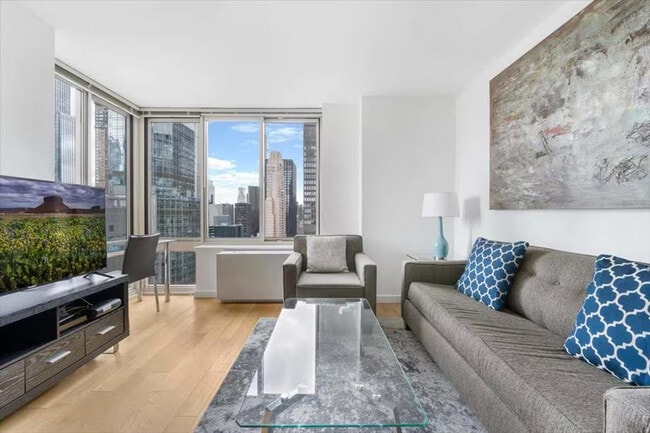 Building Photo - 400 E 66th St