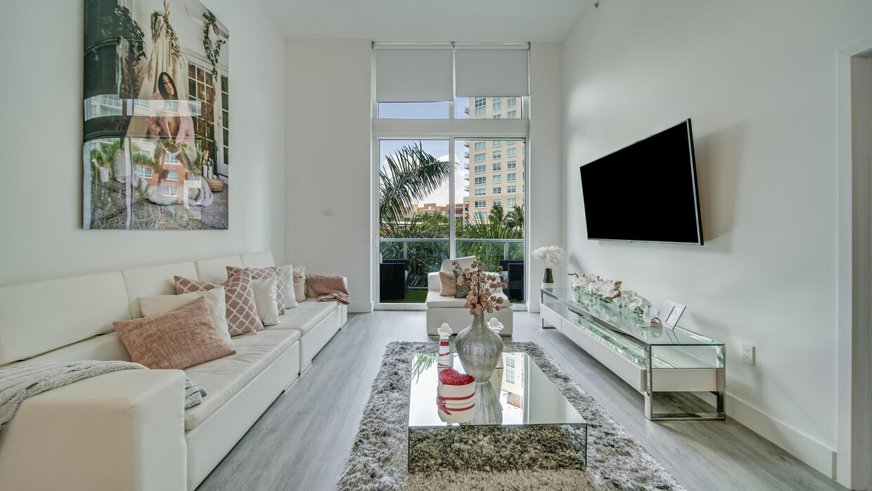 Foto principal - 1900 N Bayshore Dr