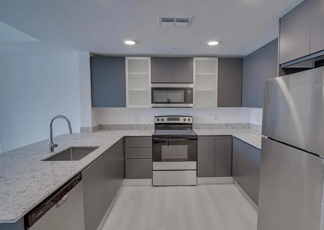 Foto del edificio - Top Floor Corner Unit – Brand New 3/2 Condo with Balcony in Millenia Park *** Only $1995/mo ***