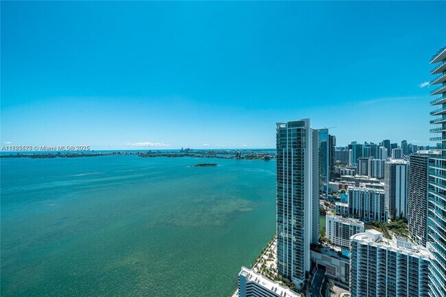 Foto del edificio - 650 NE 32nd St