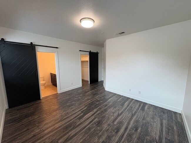 Foto del edificio - Tulare Home for Rent Available now!