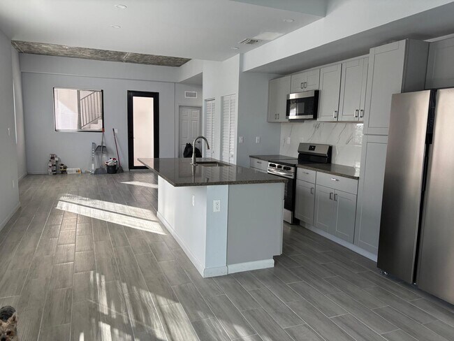 Building Photo - 1393 NW 31st St