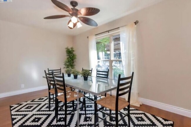 Foto del edificio - 2063 Ascot Dr